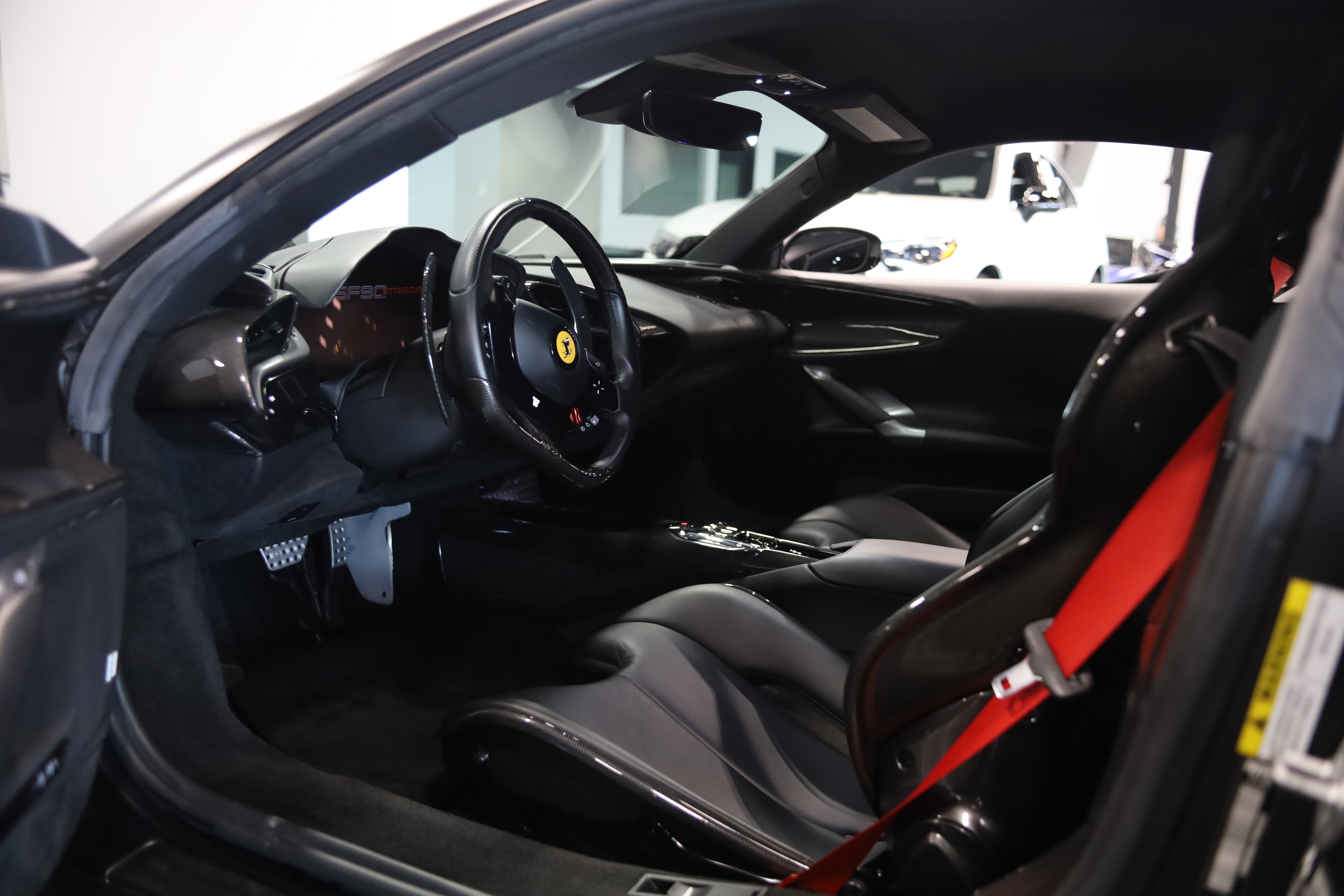 2022 Ferrari SF90 Stradale Base