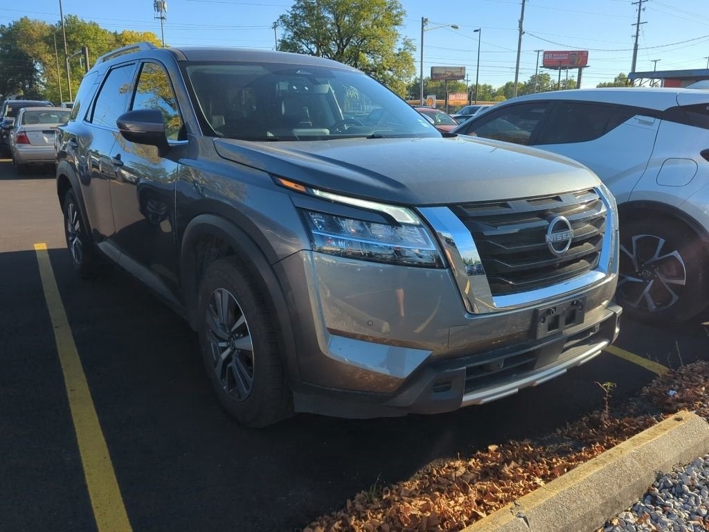 2023 Nissan Pathfinder SL