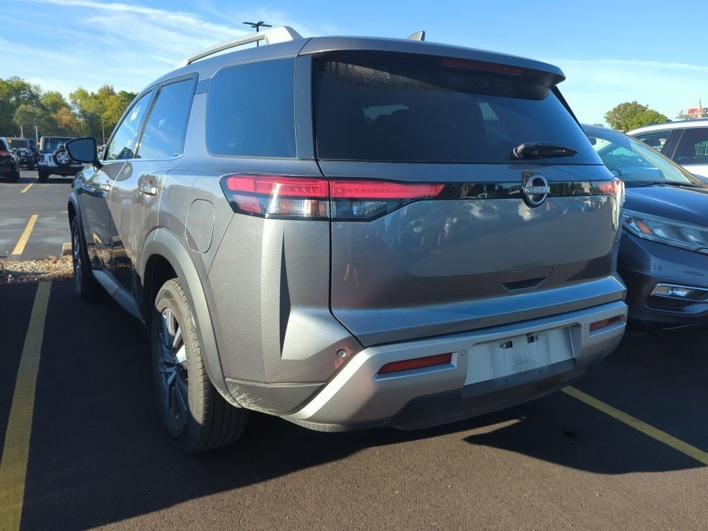 2023 Nissan Pathfinder SL