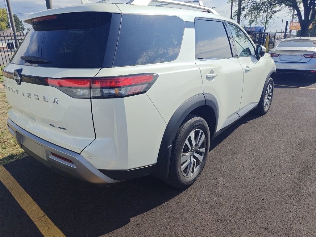 2023 Nissan Pathfinder SL