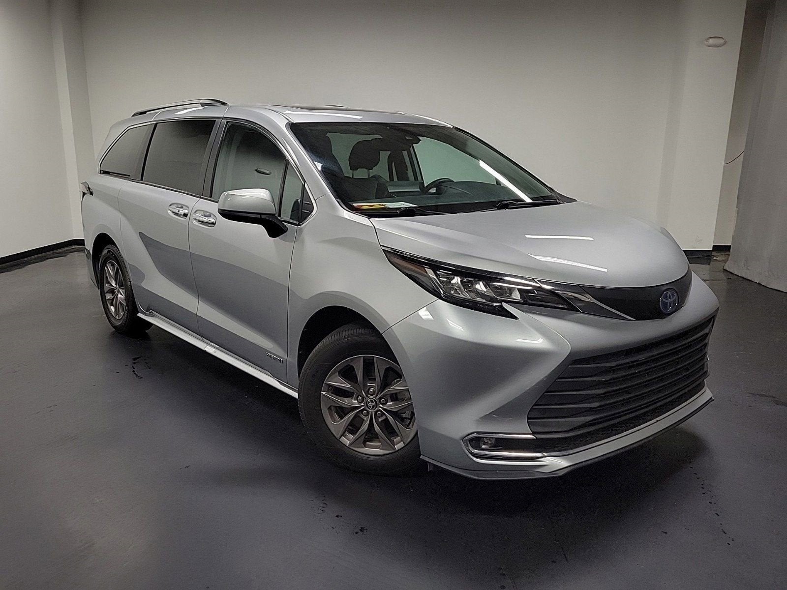 2021 Toyota Sienna XLE