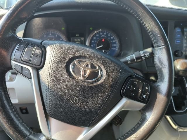 2017 Toyota Sienna XLE