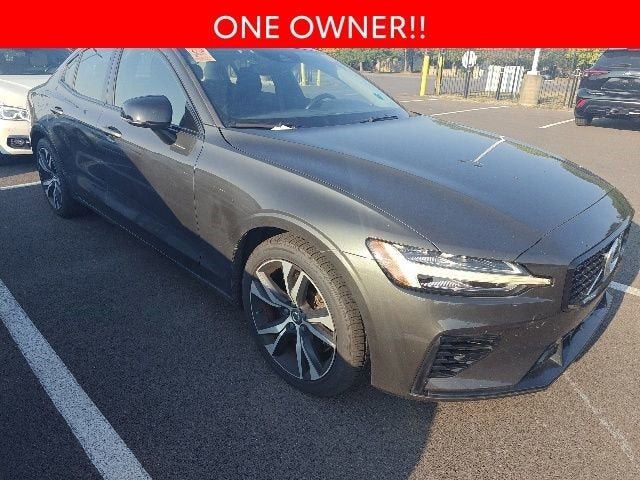 2021 Volvo S60 Recharge Plug-In Hybrid T8 R-Design Expression