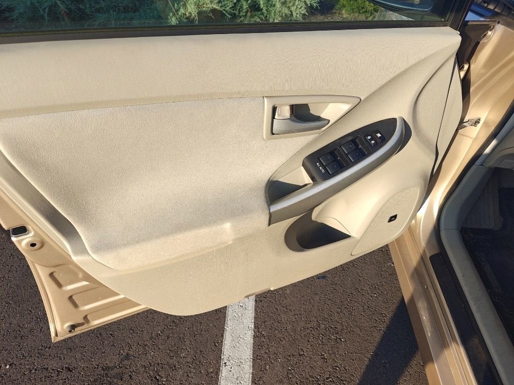 2010 Toyota Prius III