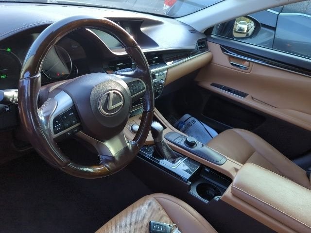 2016 Lexus ES 300h