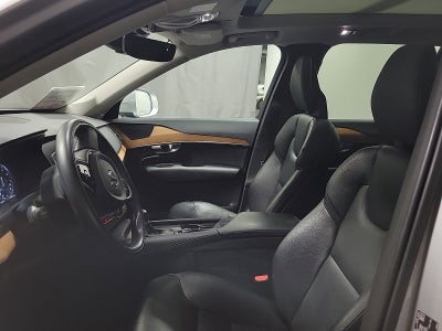 2021 Volvo XC90 T6 Momentum