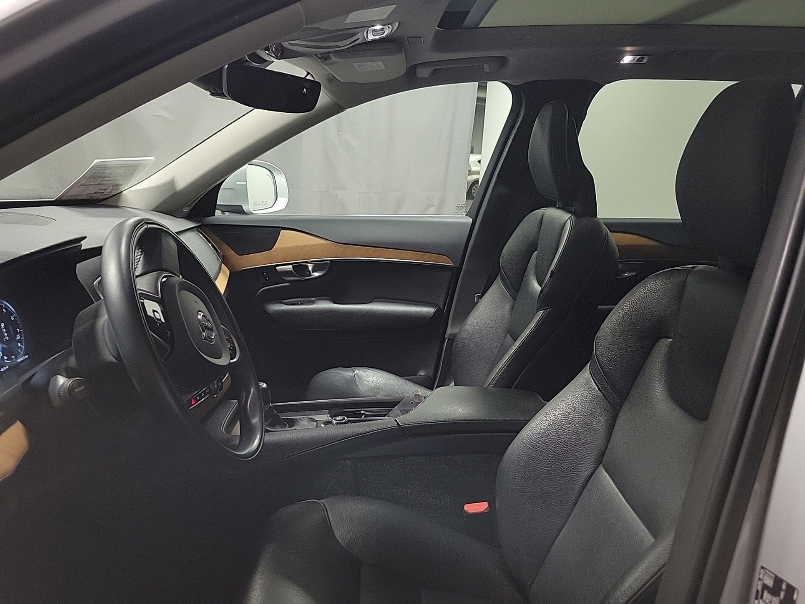 2021 Volvo XC90 T6 Momentum