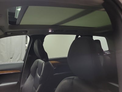 2021 Volvo XC90 T6 Momentum