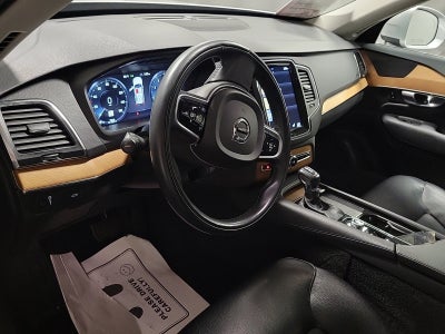 2021 Volvo XC90 T6 Momentum