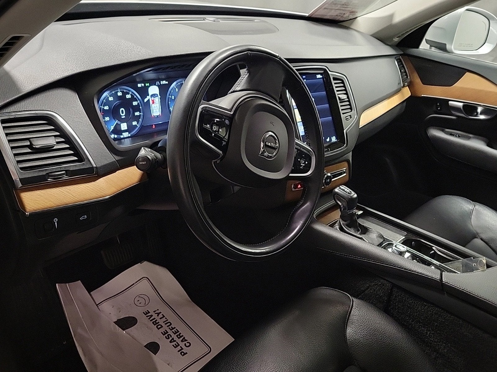 2021 Volvo XC90 T6 Momentum