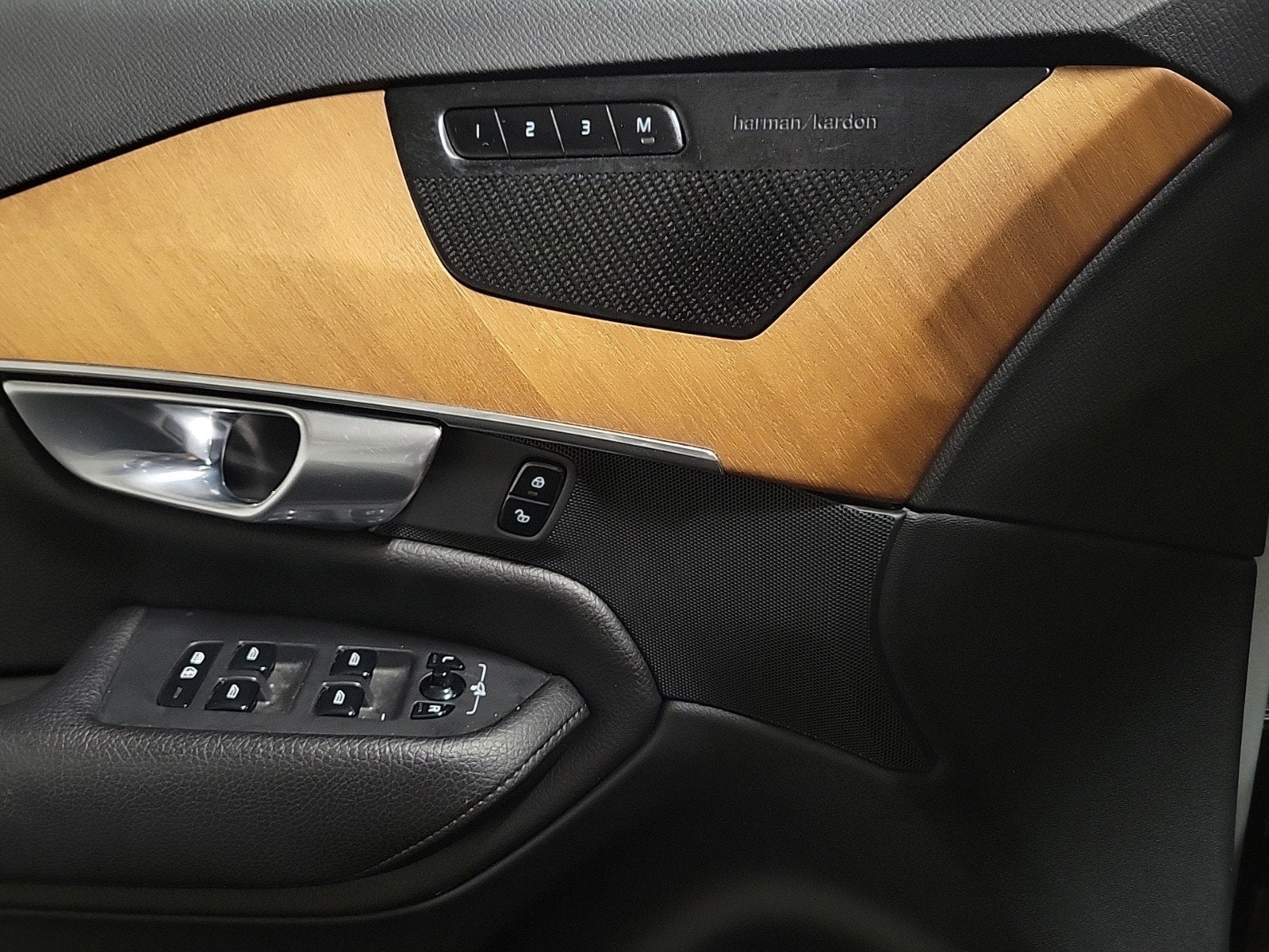 2021 Volvo XC90 T6 Momentum