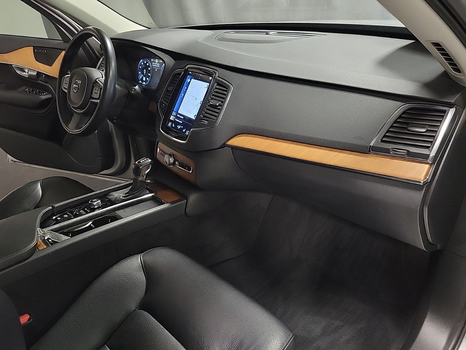 2021 Volvo XC90 T6 Momentum