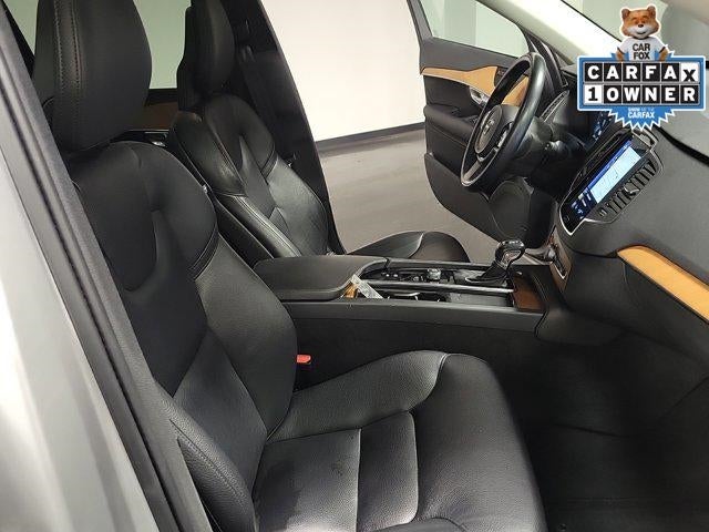 2021 Volvo XC90 T6 Momentum
