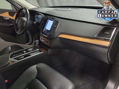 2021 Volvo XC90 T6 Momentum