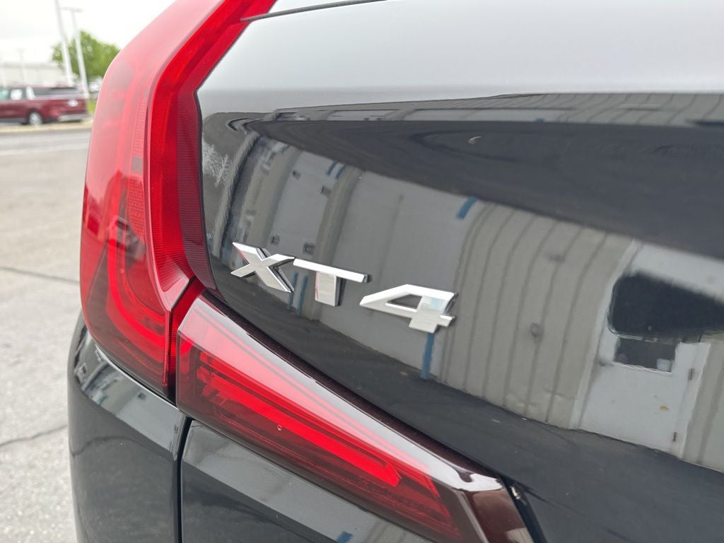 2023 Cadillac XT4 Premium Luxury