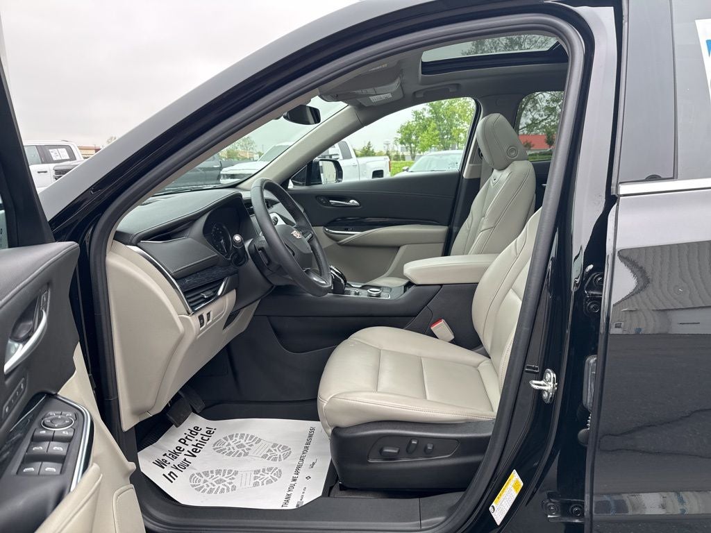 2023 Cadillac XT4 Premium Luxury