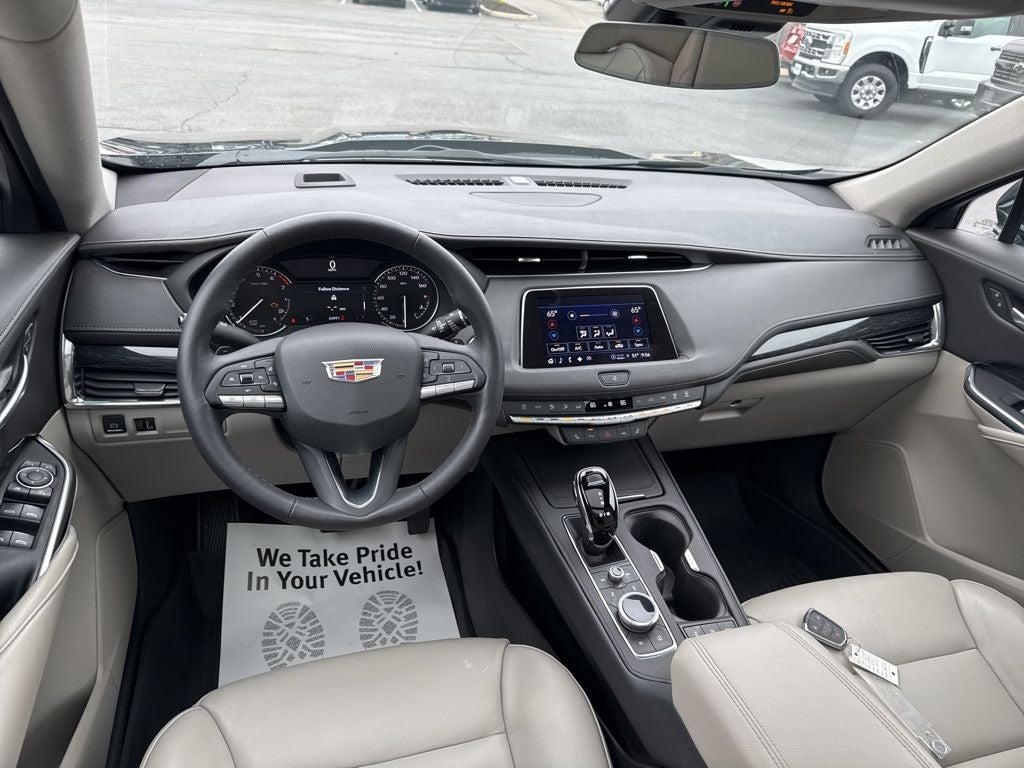 2023 Cadillac XT4 Premium Luxury