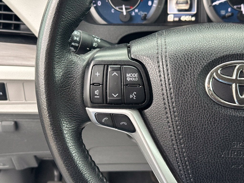 2019 Toyota Sienna XLE 8 Passenger