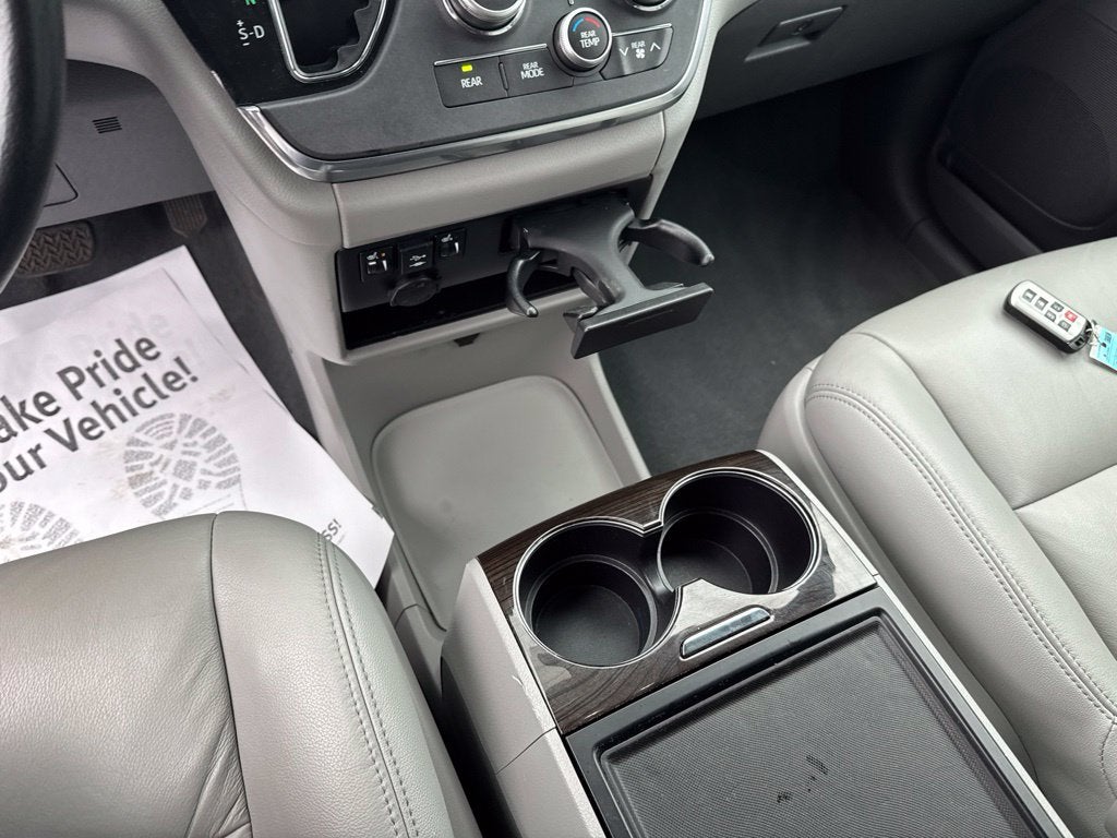 2019 Toyota Sienna XLE 8 Passenger