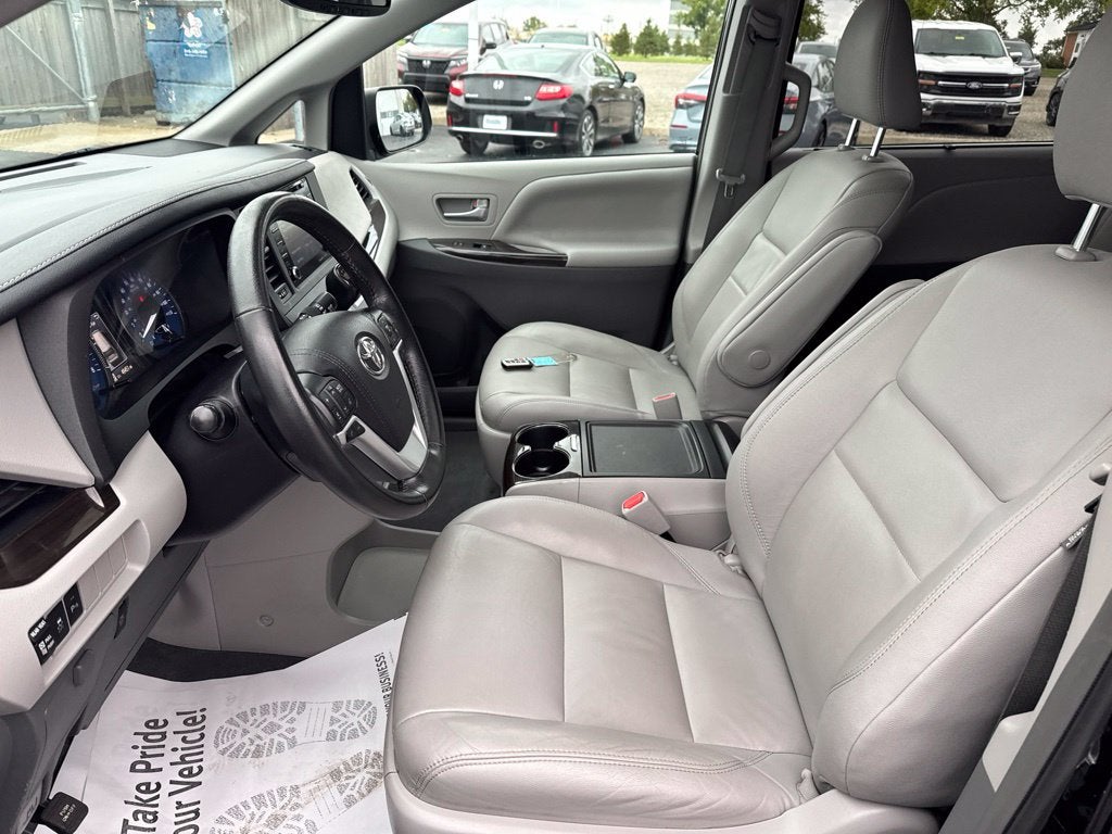 2019 Toyota Sienna XLE 8 Passenger