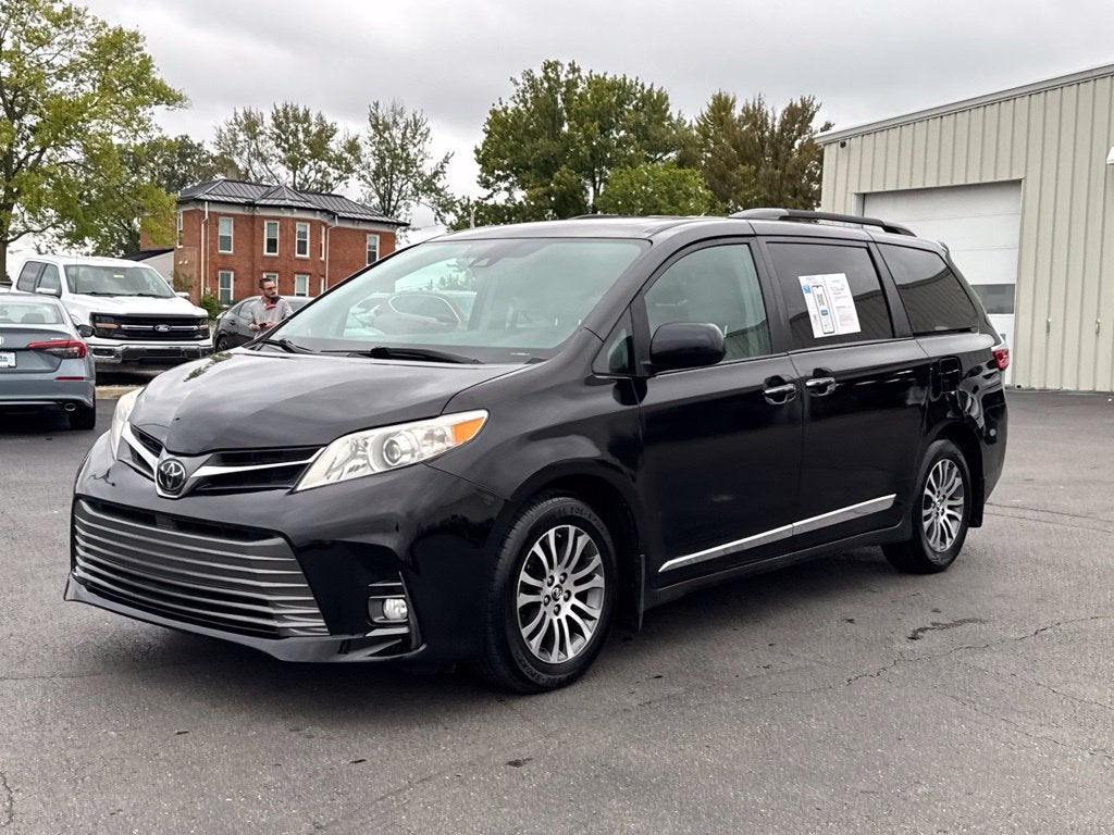 2019 Toyota Sienna XLE 8 Passenger