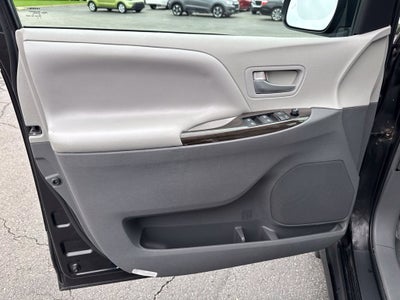 2019 Toyota Sienna XLE 8 Passenger