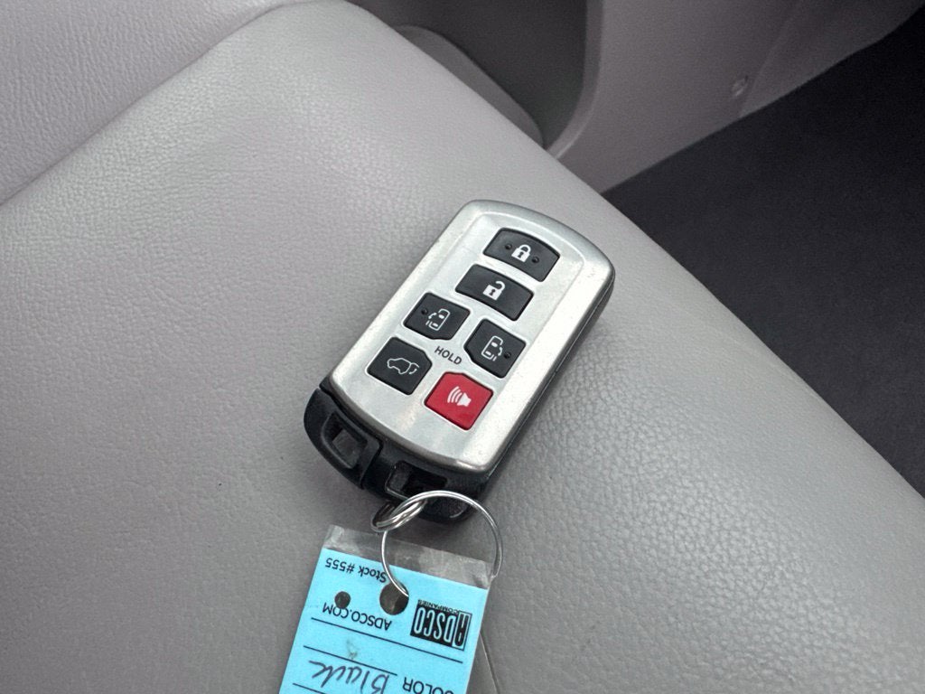 2019 Toyota Sienna XLE 8 Passenger