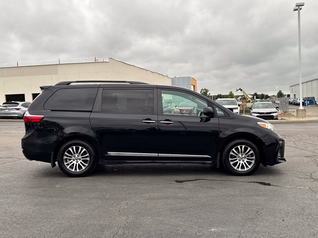 2019 Toyota Sienna XLE 8 Passenger