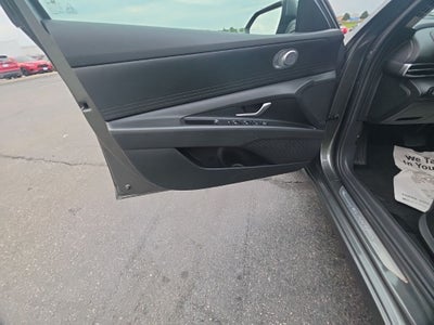 2024 Hyundai Elantra SE