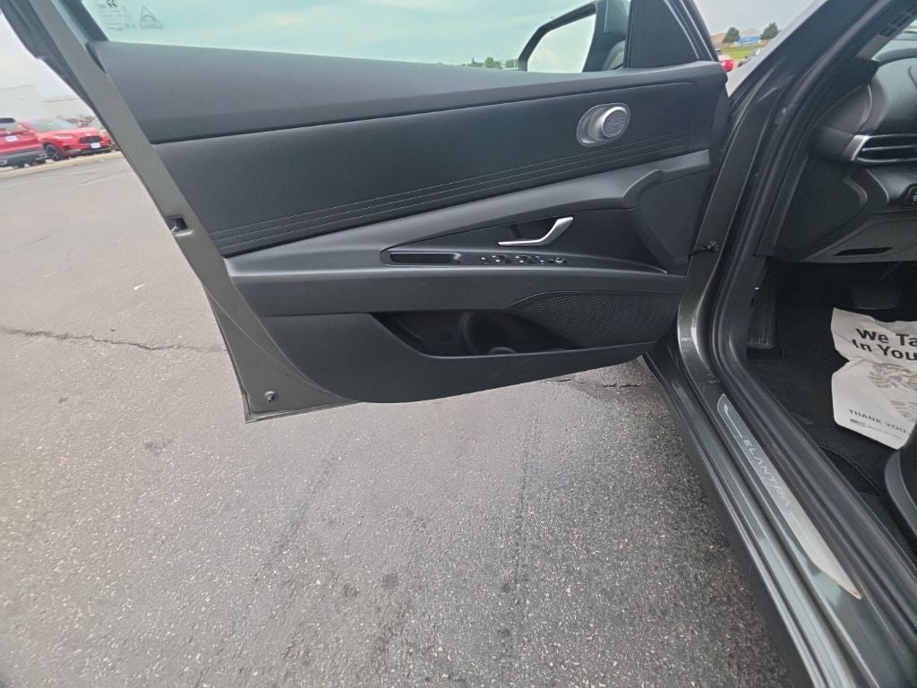 2024 Hyundai Elantra SE
