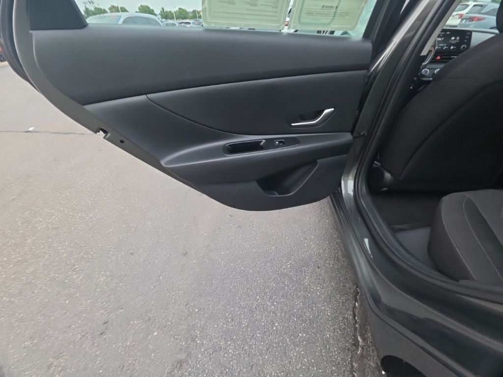 2024 Hyundai Elantra SE
