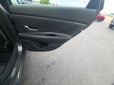 2024 Hyundai Elantra SE
