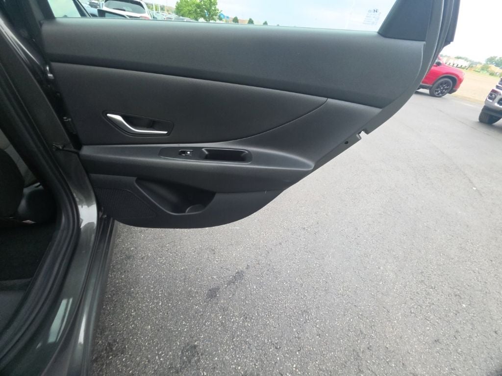 2024 Hyundai Elantra SE