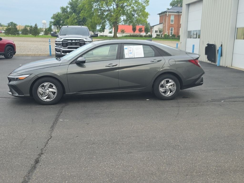 2024 Hyundai Elantra SE