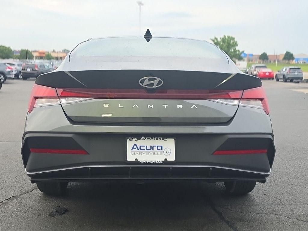 2024 Hyundai Elantra SE