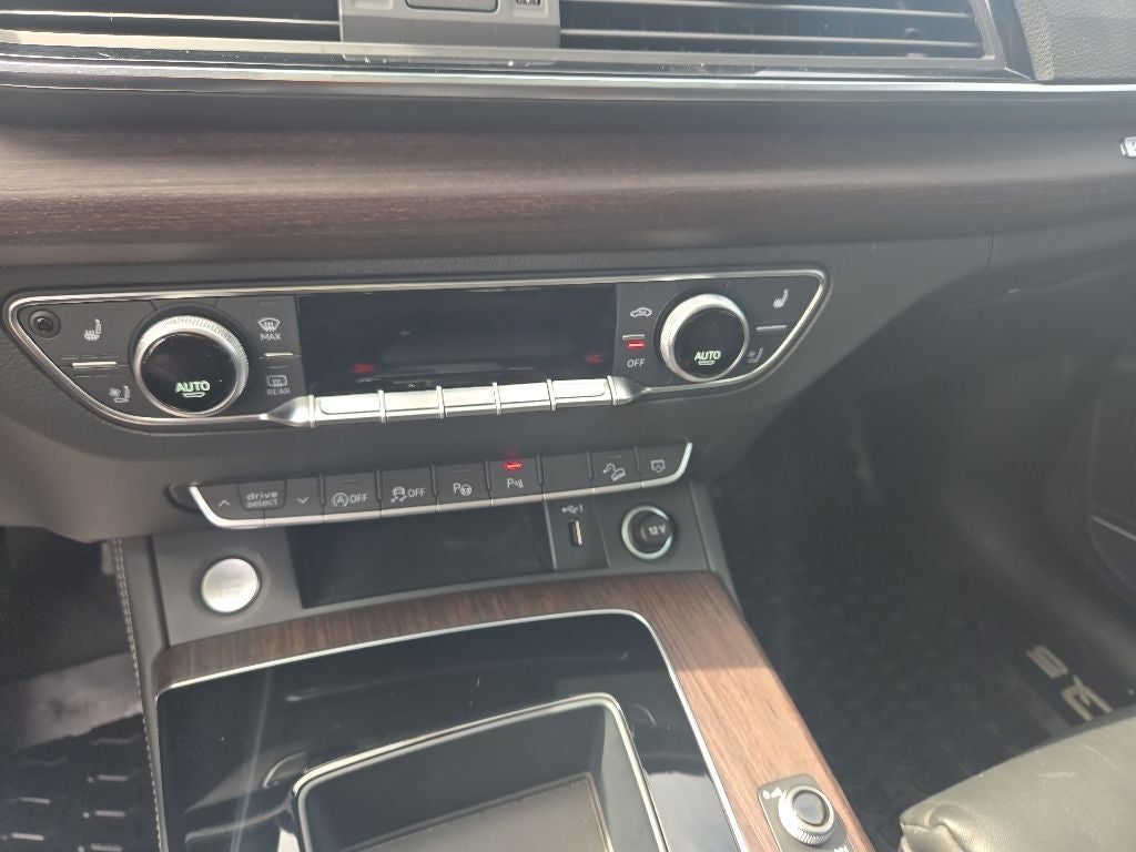 2023 Audi Q5 45 S line Prestige quattro