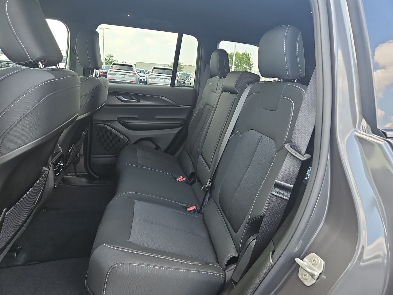 2025 Jeep Grand Cherokee GRAND CHEROKEE LAREDO 4X4