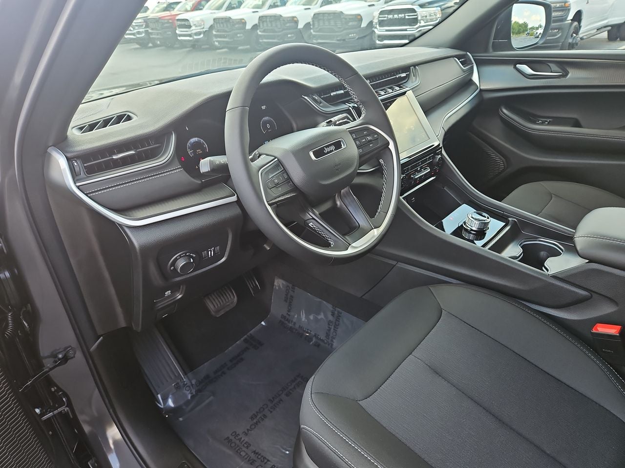 2025 Jeep Grand Cherokee GRAND CHEROKEE LAREDO 4X4