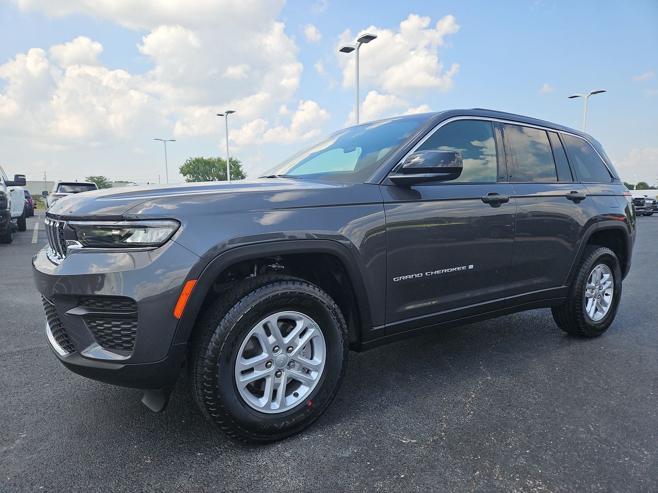 2025 Jeep Grand Cherokee GRAND CHEROKEE LAREDO 4X4