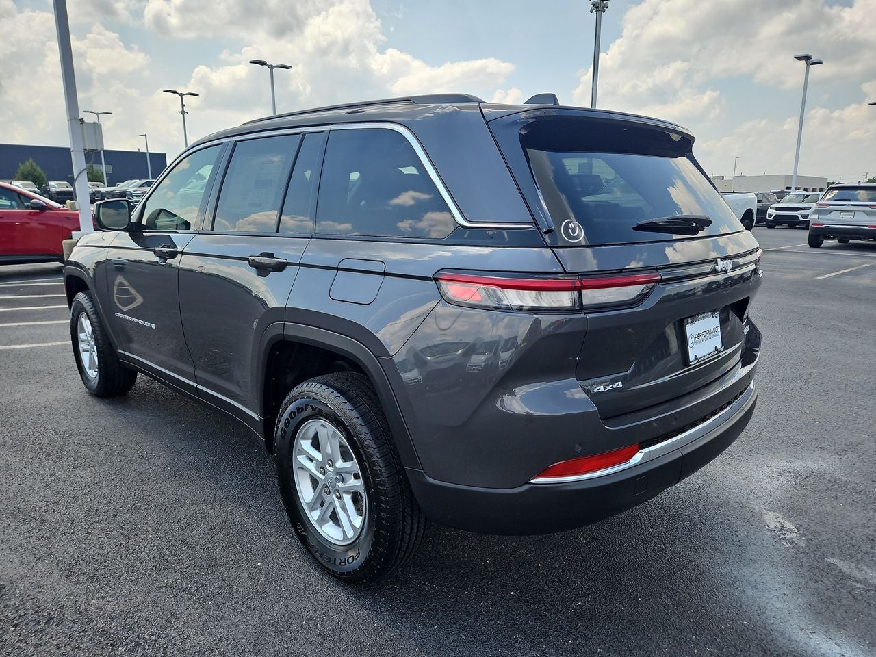 2025 Jeep Grand Cherokee GRAND CHEROKEE LAREDO 4X4