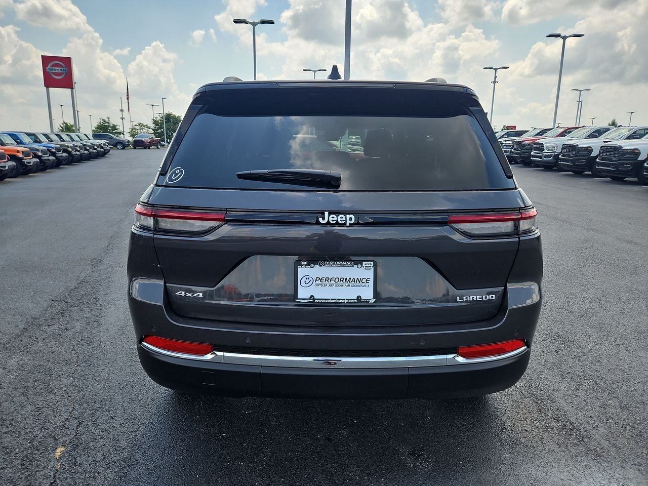 2025 Jeep Grand Cherokee GRAND CHEROKEE LAREDO 4X4