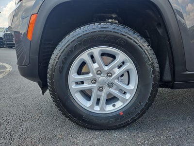 2025 Jeep Grand Cherokee GRAND CHEROKEE LAREDO 4X4