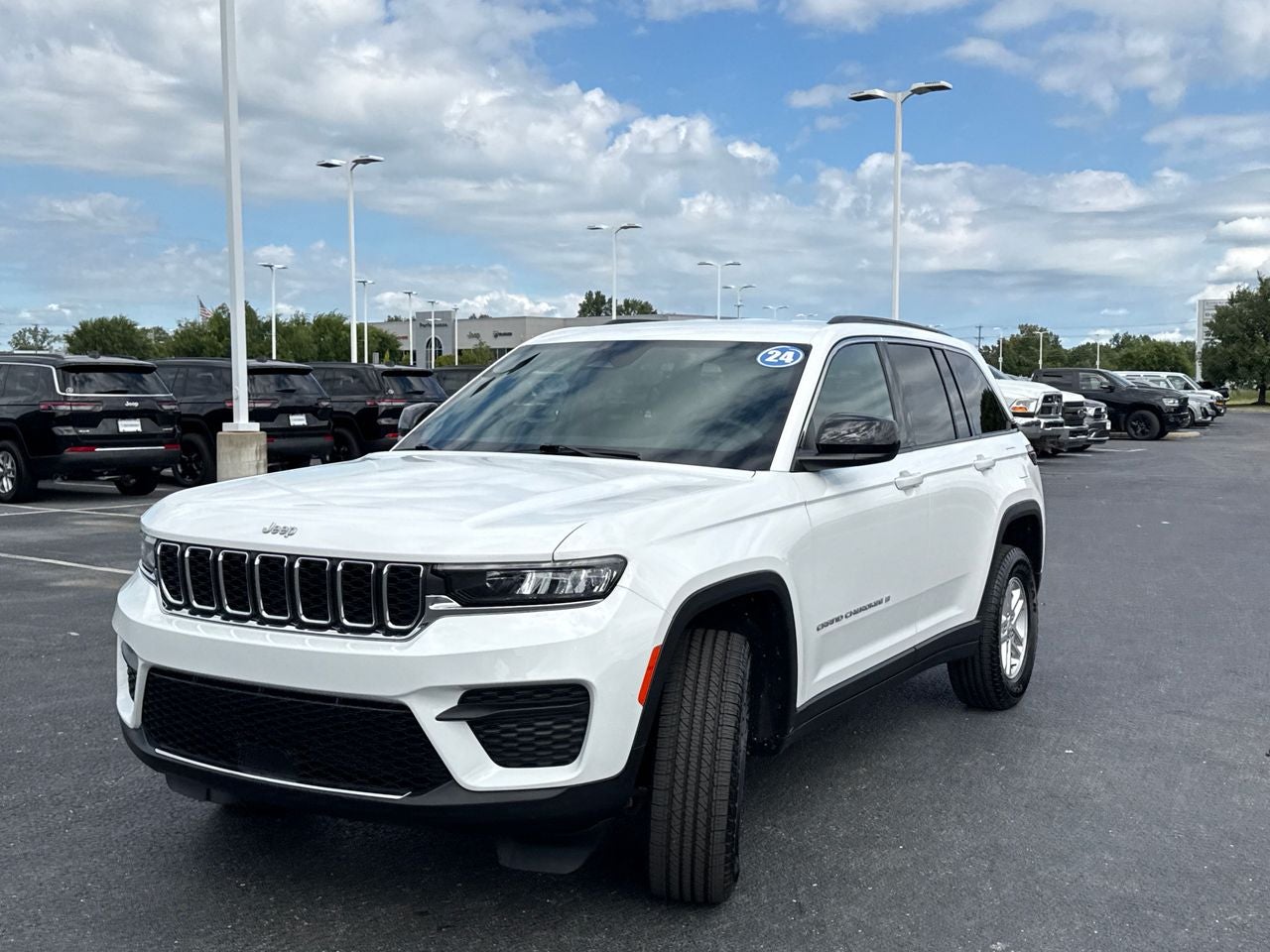 2024 Jeep Grand Cherokee Laredo 4x4