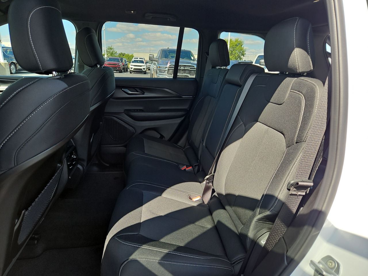 2025 Jeep Grand Cherokee GRAND CHEROKEE LAREDO 4X4