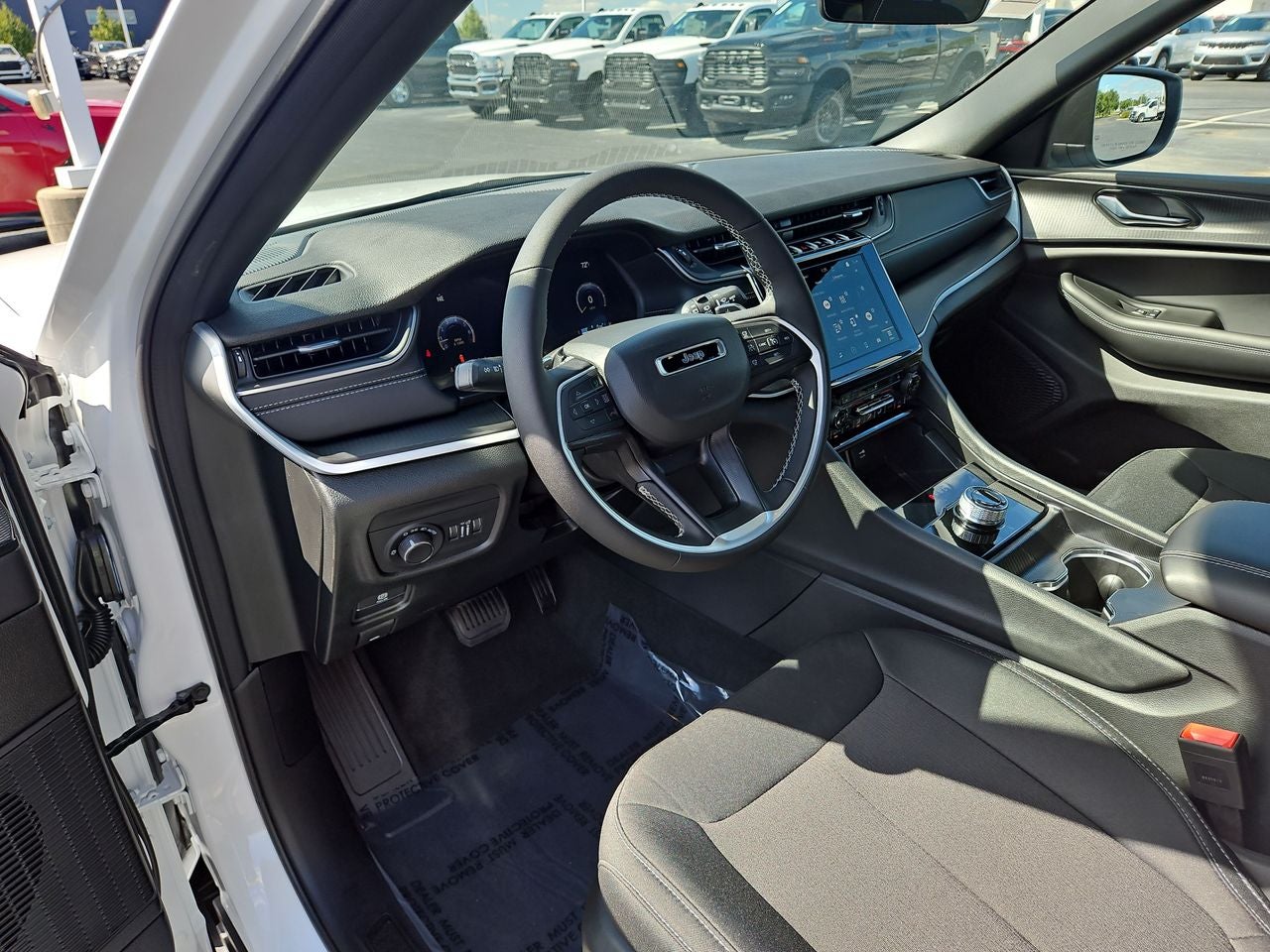 2025 Jeep Grand Cherokee GRAND CHEROKEE LAREDO 4X4