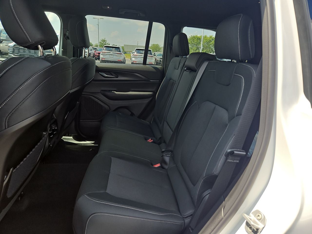 2025 Jeep Grand Cherokee GRAND CHEROKEE LAREDO 4X4