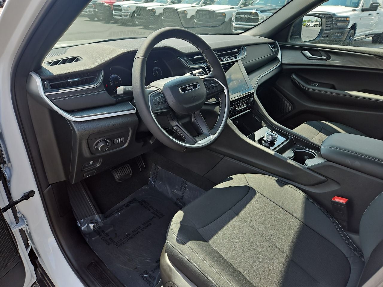 2025 Jeep Grand Cherokee GRAND CHEROKEE LAREDO 4X4