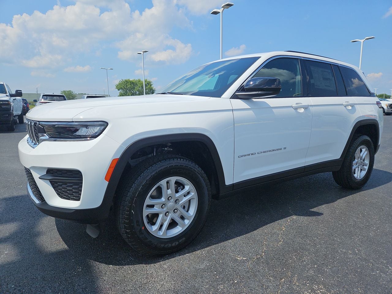 2025 Jeep Grand Cherokee GRAND CHEROKEE LAREDO 4X4