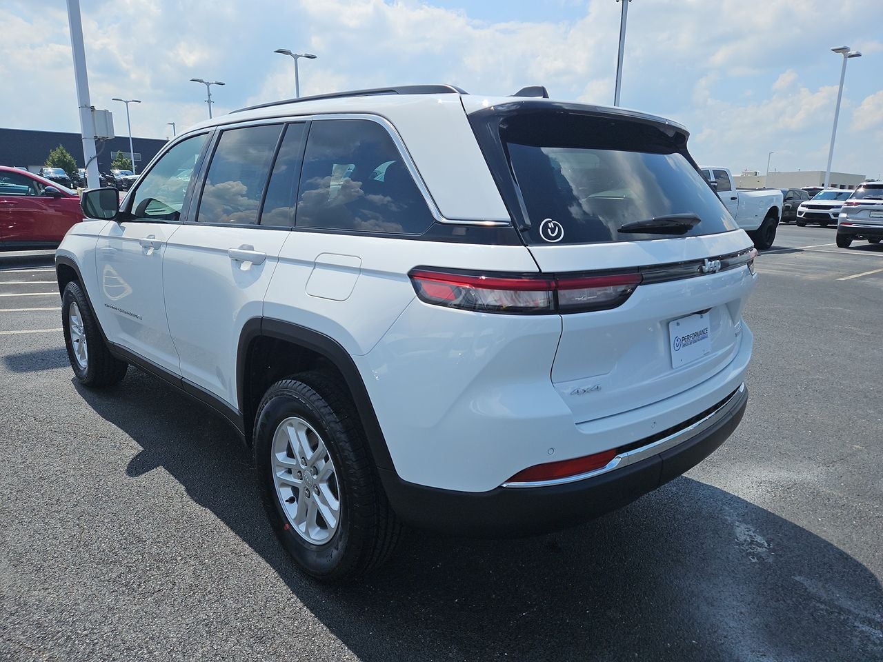 2025 Jeep Grand Cherokee GRAND CHEROKEE LAREDO 4X4