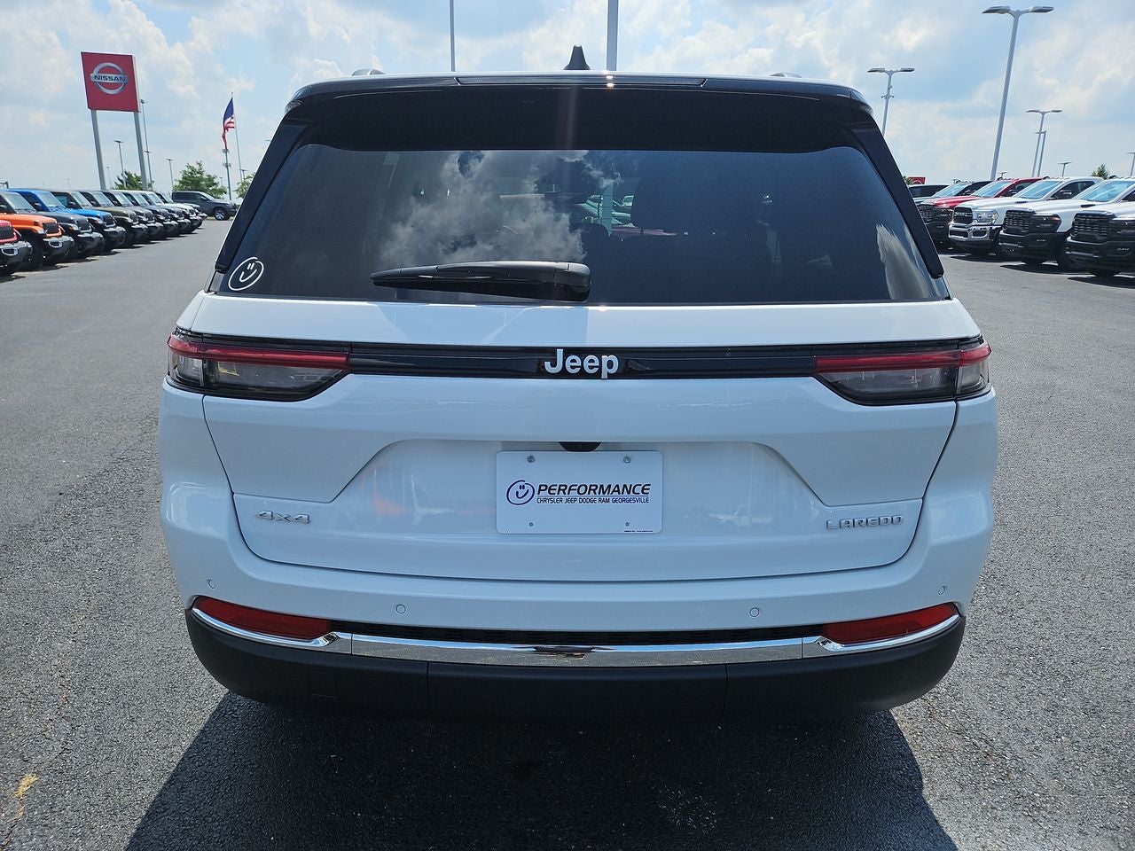 2025 Jeep Grand Cherokee GRAND CHEROKEE LAREDO 4X4